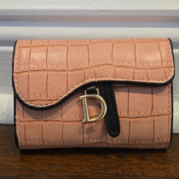 Small Wallet In Light Pink - Picture 1 of 5